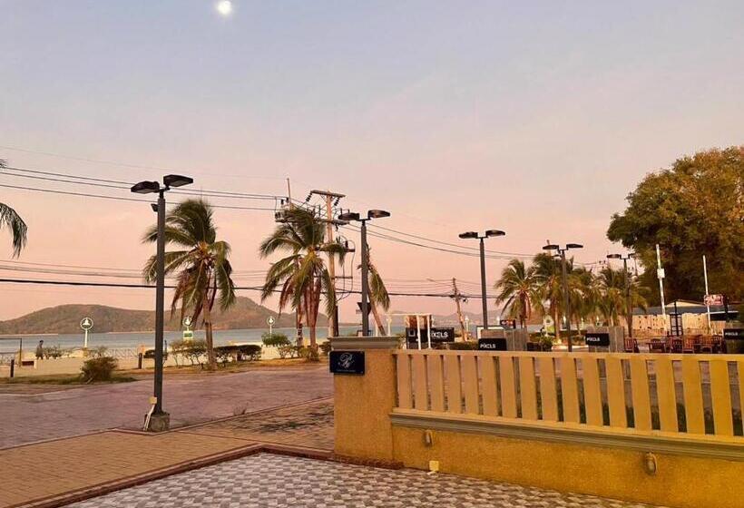اتاق لوکس با چشمانداز دریا, Panwa Beach Side Beachfront