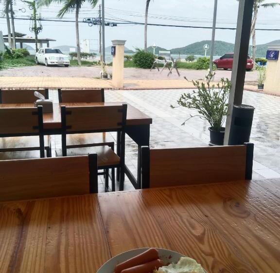 اتاق لوکس با بالکن, Panwa Beach Side Beachfront