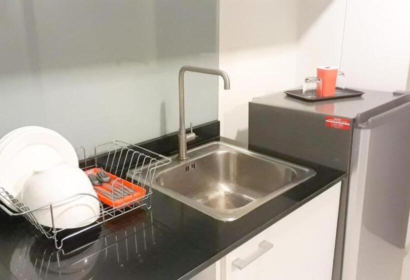 اتاق لوکس با بالکن, Panwa Beach Side Beachfront