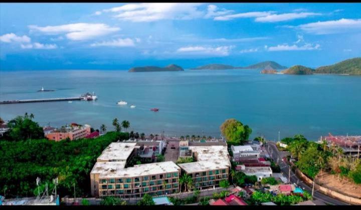 اتاق لوکس با چشمانداز دریا, Panwa Beach Side Beachfront