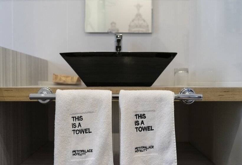 اتاق استاندارد چهار تخته, Petit Palace Savoy Alfonso XII