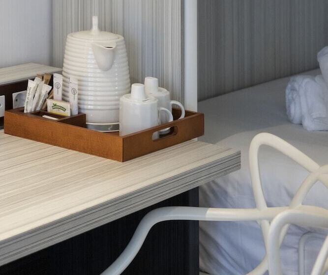 اتاق استاندارد چهار تخته, Petit Palace Savoy Alfonso XII