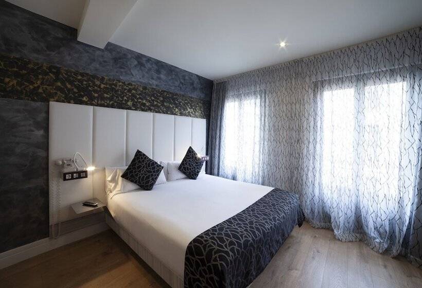 اتاق استاندارد چهار تخته, Petit Palace Savoy Alfonso XII