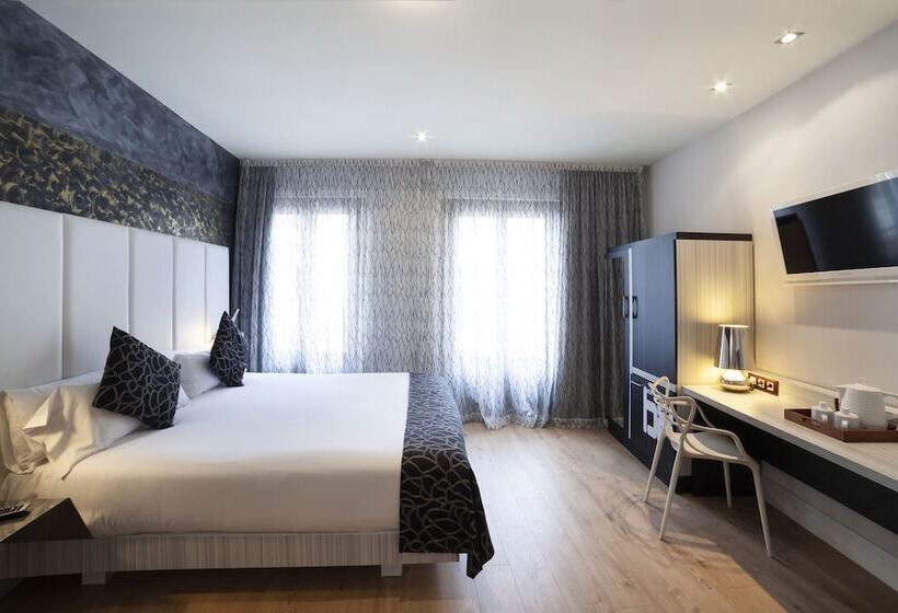 اتاق استاندارد چهار تخته, Petit Palace Savoy Alfonso XII