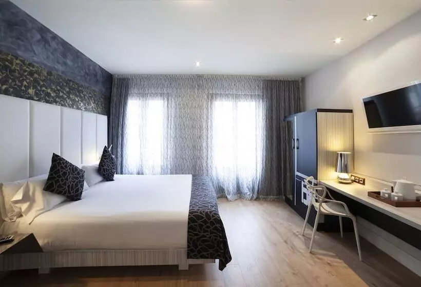اتاق استاندارد چهار تخته, Petit Palace Savoy Alfonso XII