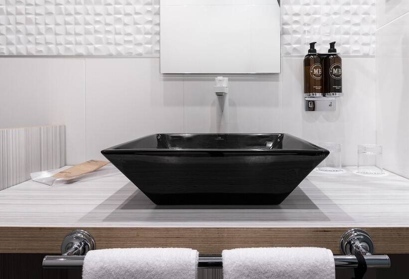 اتاق استاندارد سه نفره, Petit Palace Savoy Alfonso XII