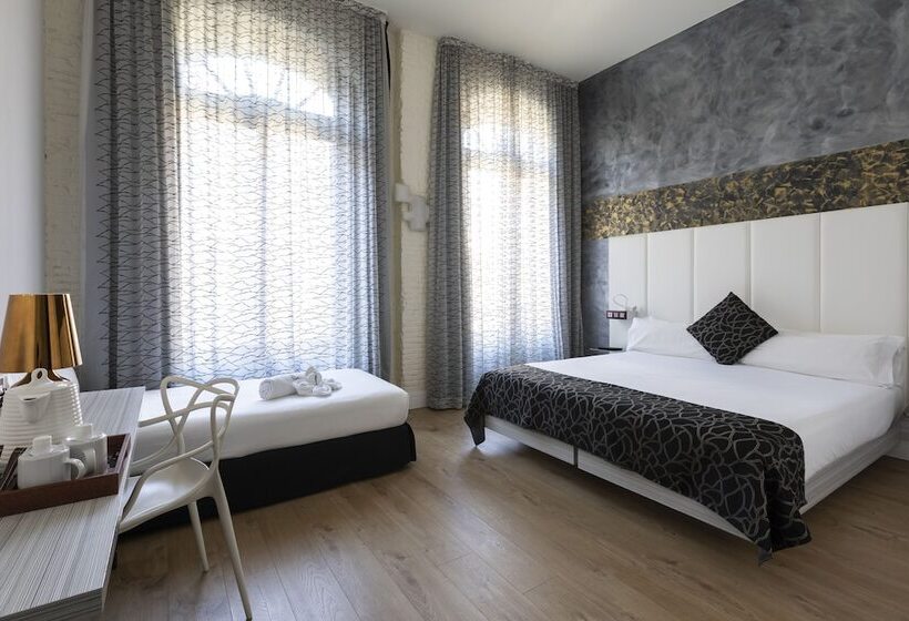 اتاق استاندارد سه نفره, Petit Palace Savoy Alfonso XII