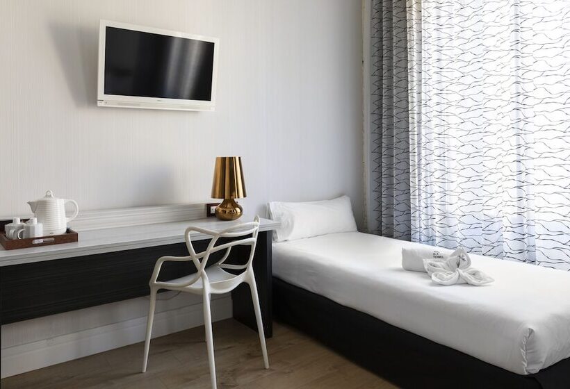 اتاق استاندارد سه نفره, Petit Palace Savoy Alfonso XII