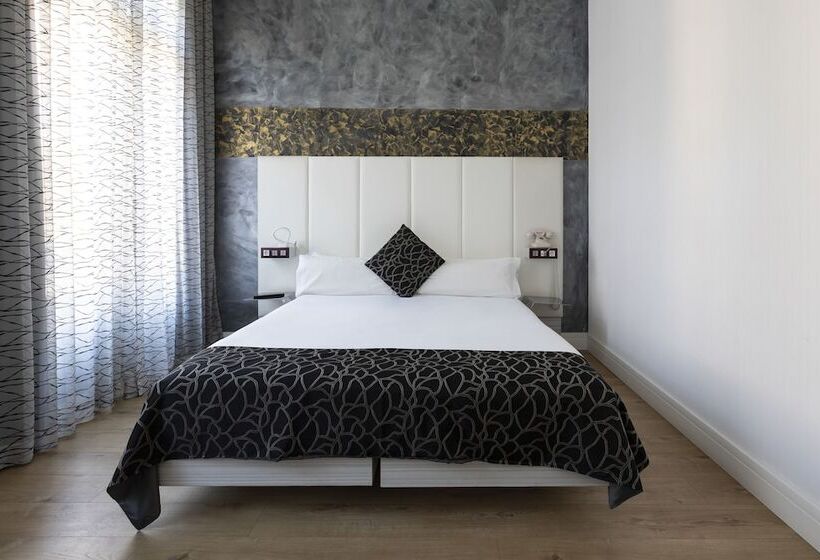 اتاق استاندارد سه نفره, Petit Palace Savoy Alfonso XII