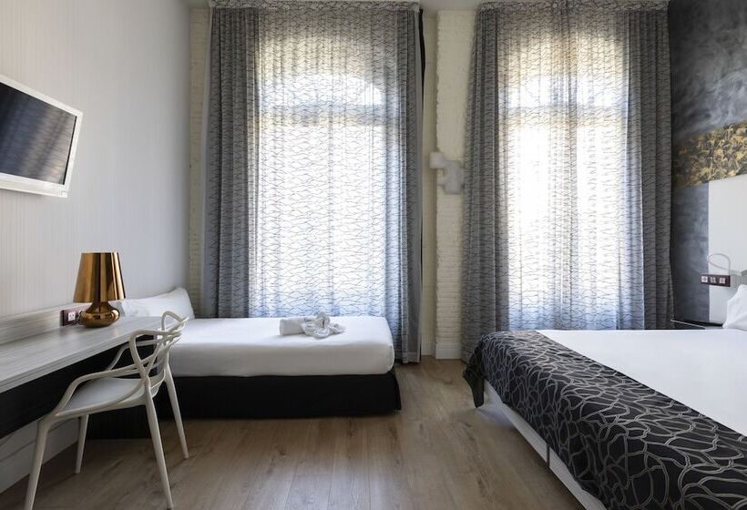 اتاق استاندارد سه نفره, Petit Palace Savoy Alfonso XII