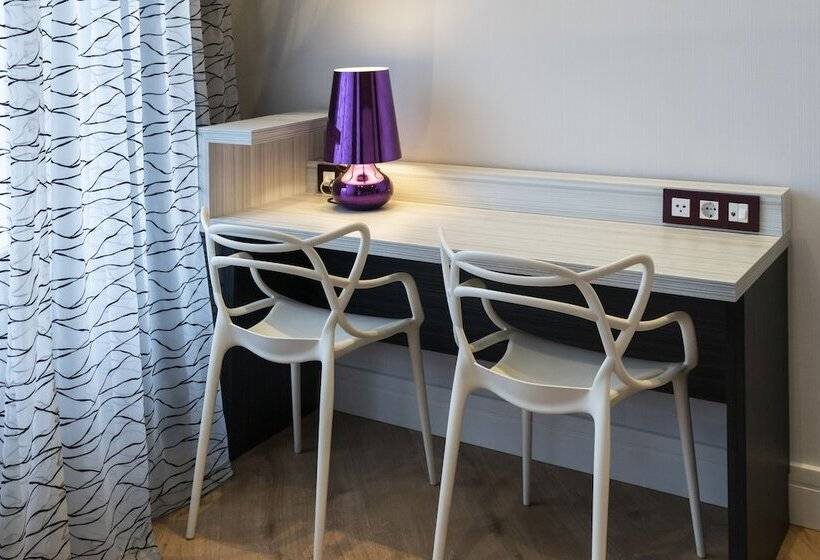 سوییت جونیور, Petit Palace Savoy Alfonso XII