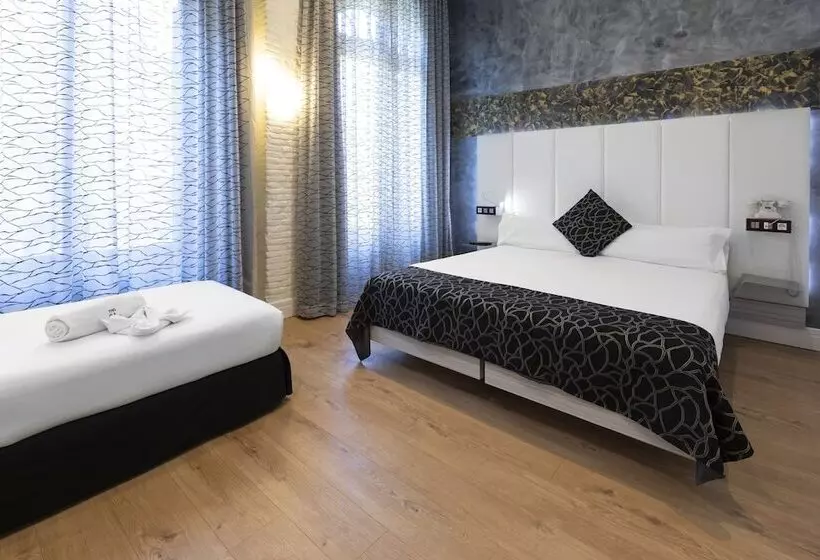 اتاق استاندارد سه نفره, Petit Palace Savoy Alfonso XII