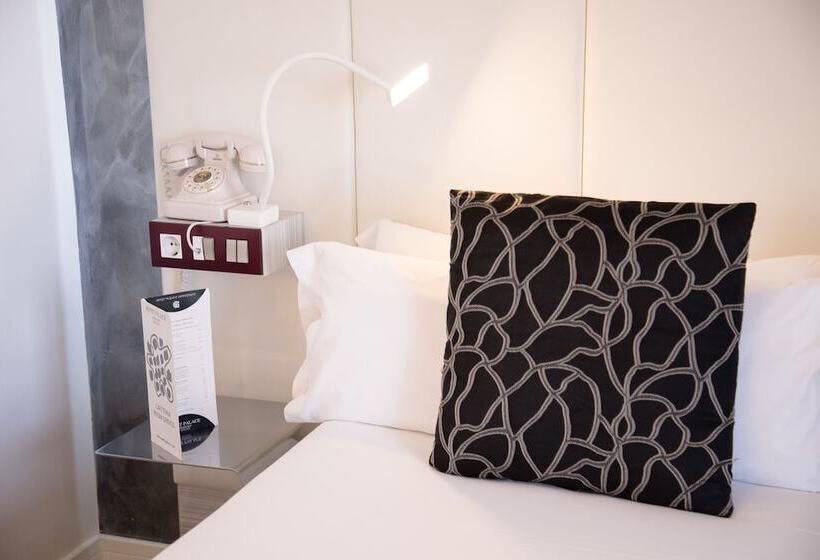 اتاق استاندارد سه نفره, Petit Palace Savoy Alfonso XII