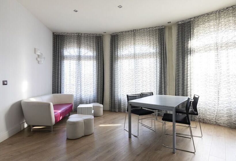 سوییت جونیور, Petit Palace Savoy Alfonso XII