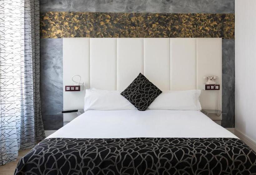 اتاق استاندارد سه نفره, Petit Palace Savoy Alfonso XII