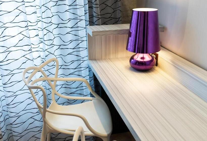 سوییت جونیور, Petit Palace Savoy Alfonso XII