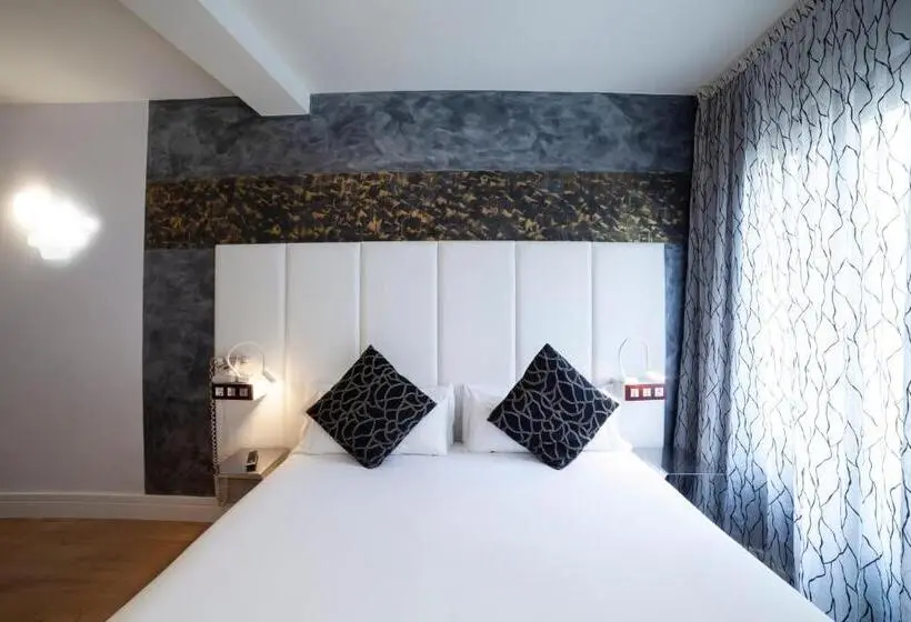 اتاق استاندارد چهار تخته, Petit Palace Savoy Alfonso XII