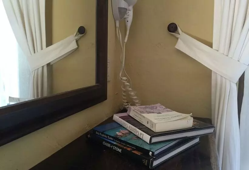 سوئیت با تخت بزرگ, Posada Del Cortes