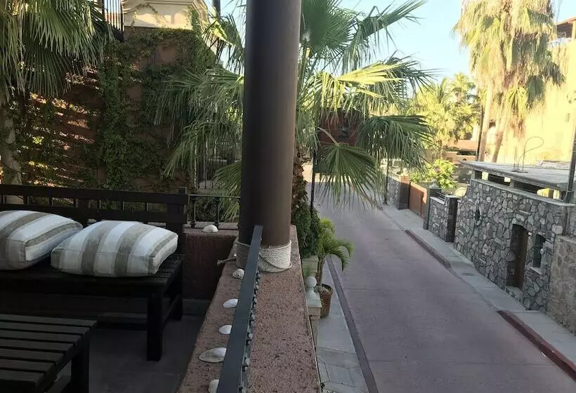 سوئیت با تخت بزرگ, Posada Del Cortes