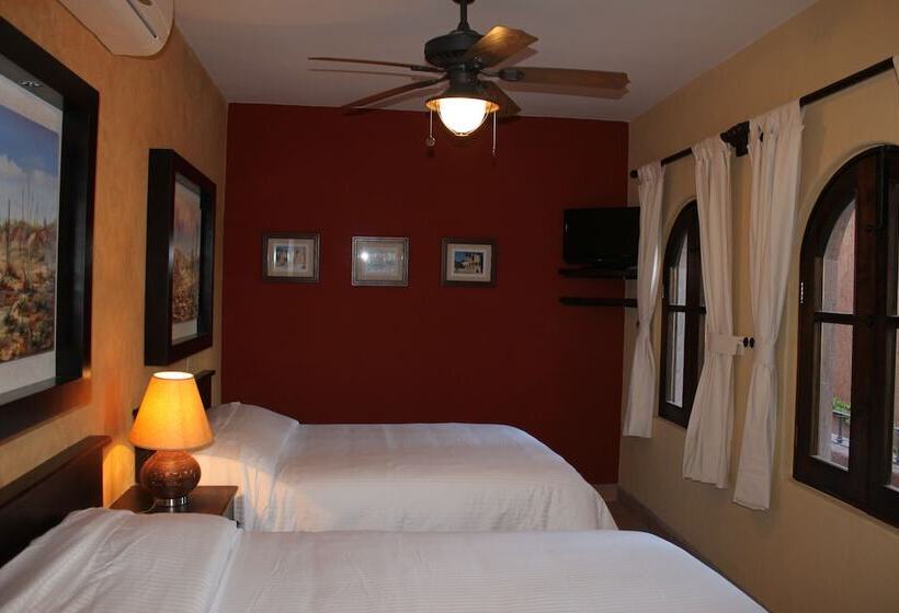 クイーンサイズベッドのスイートルーム, Posada Del Cortes