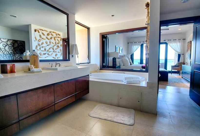 ゴルフ場の見えるスイートルーム, Puerta Cortes Residences