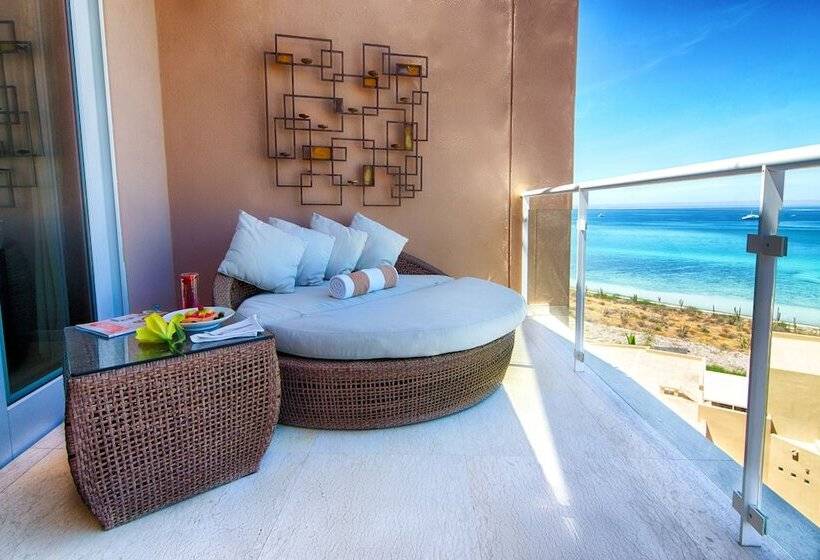 ゴルフ場の見えるスイートルーム, Puerta Cortes Residences