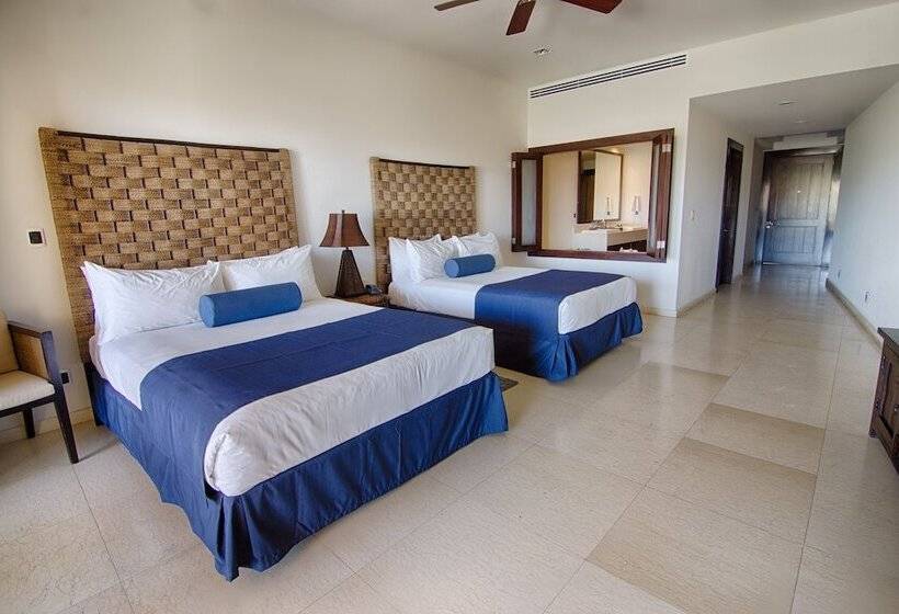 ゴルフ場の見えるスイートルーム, Puerta Cortes Residences