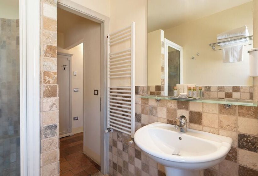 غرفة قياسية ثلاثية, Ristorante Borgo Antico