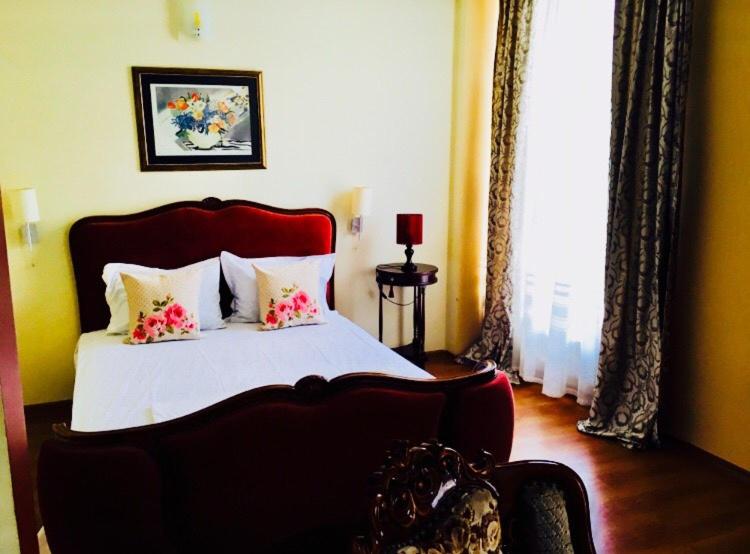 디럭스 스튜디오, Shterev Karlovo