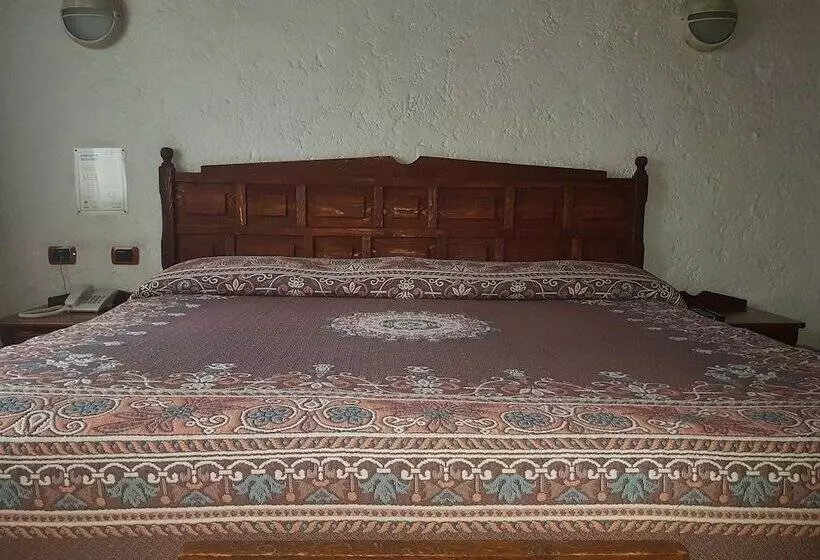 اتاق استاندارد یک نفره, State Inn