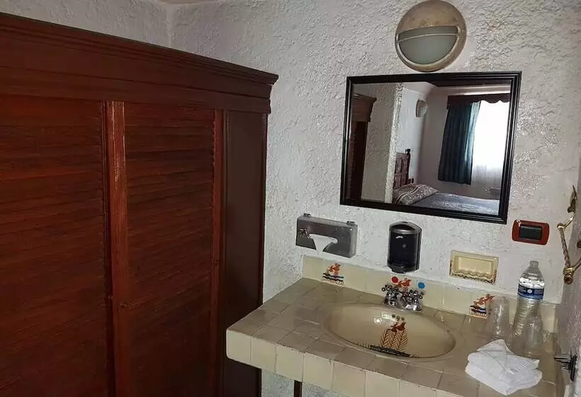اتاق استاندارد یک نفره, State Inn