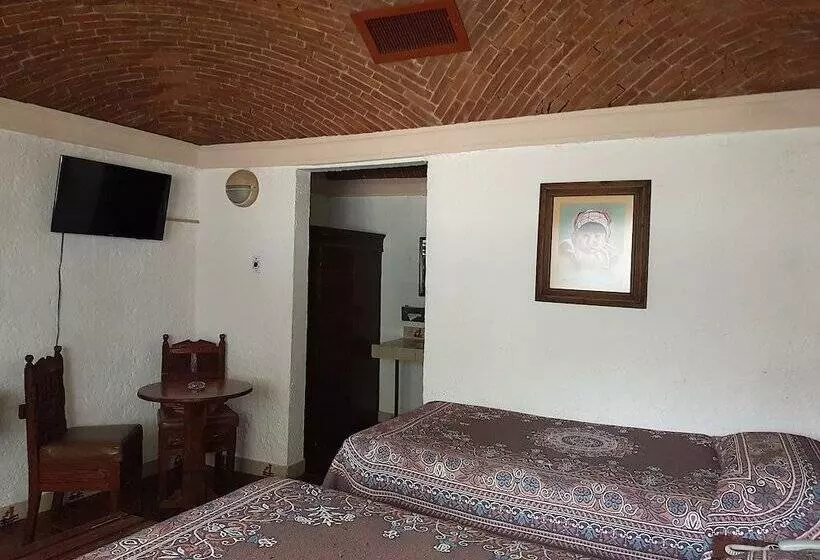 اتاق استاندارد سه نفره, State Inn