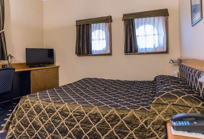 标准三人间, Villa Malpensa