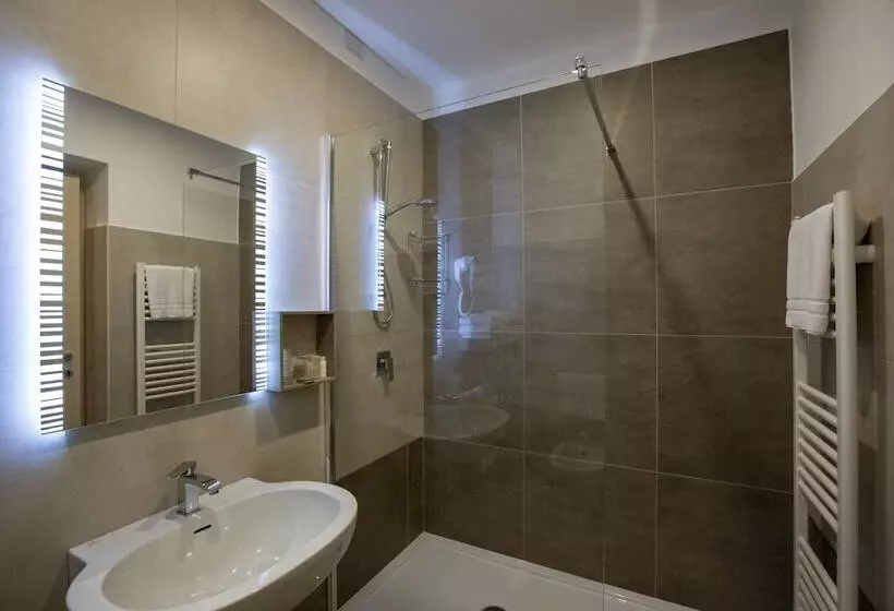 اتاق استاندارد سه نفره, Villa Malpensa