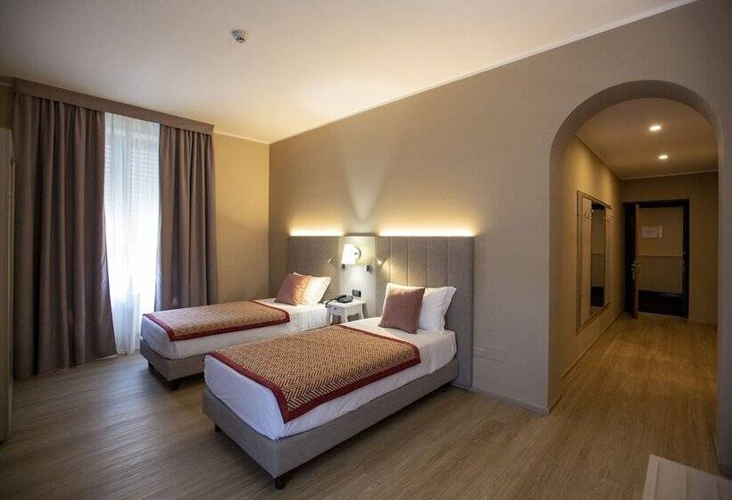 标准三人间, Villa Malpensa