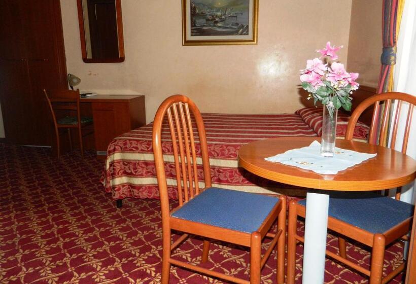 اتاق استاندارد چهار تخته, Buonarroti Home