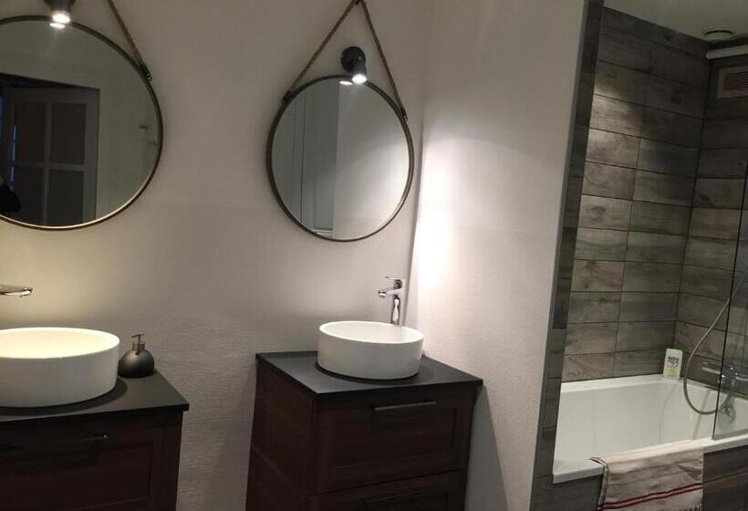 جناح عائلي, La Maison Des Gardes   Chambres D Hôtes