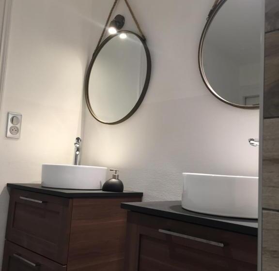 جناح عائلي, La Maison Des Gardes   Chambres D Hôtes