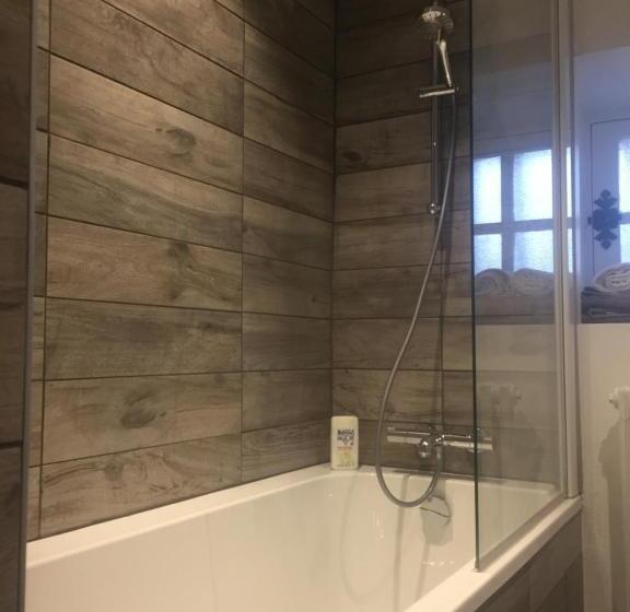 جناح عائلي, La Maison Des Gardes   Chambres D Hôtes