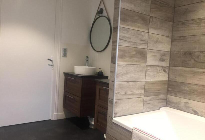 جناح عائلي, La Maison Des Gardes   Chambres D Hôtes