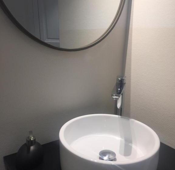 جناح عائلي, La Maison Des Gardes   Chambres D Hôtes