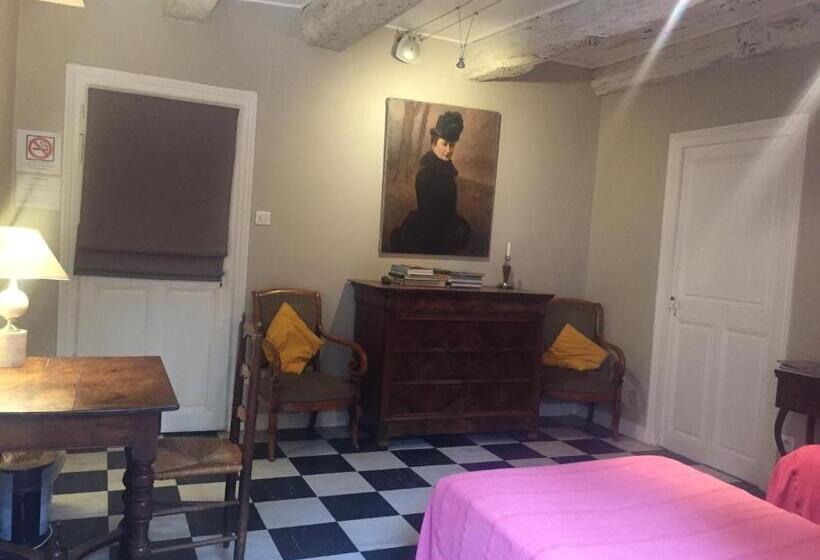 جناح عائلي, La Maison Des Gardes   Chambres D Hôtes