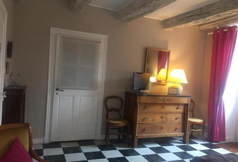 جناح عائلي, La Maison Des Gardes   Chambres D Hôtes