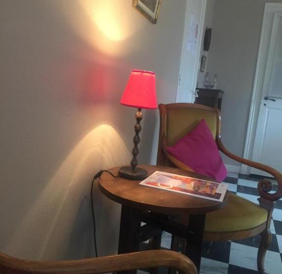 جناح عائلي, La Maison Des Gardes   Chambres D Hôtes