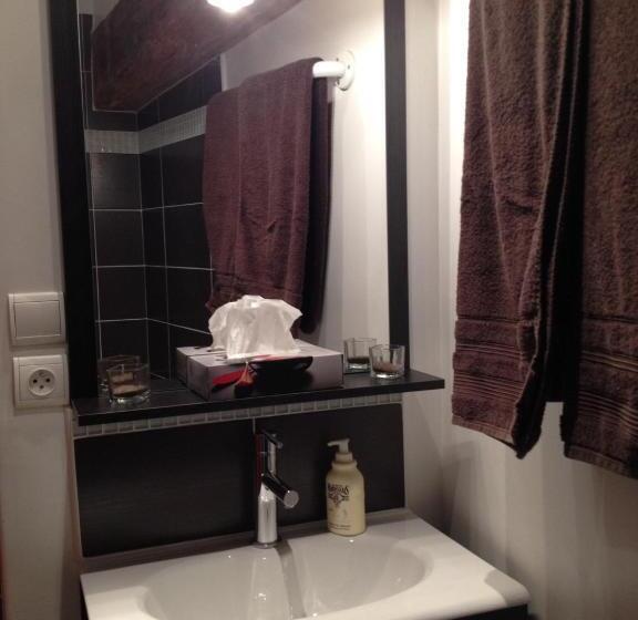 جناح عائلي, La Maison Des Gardes   Chambres D Hôtes