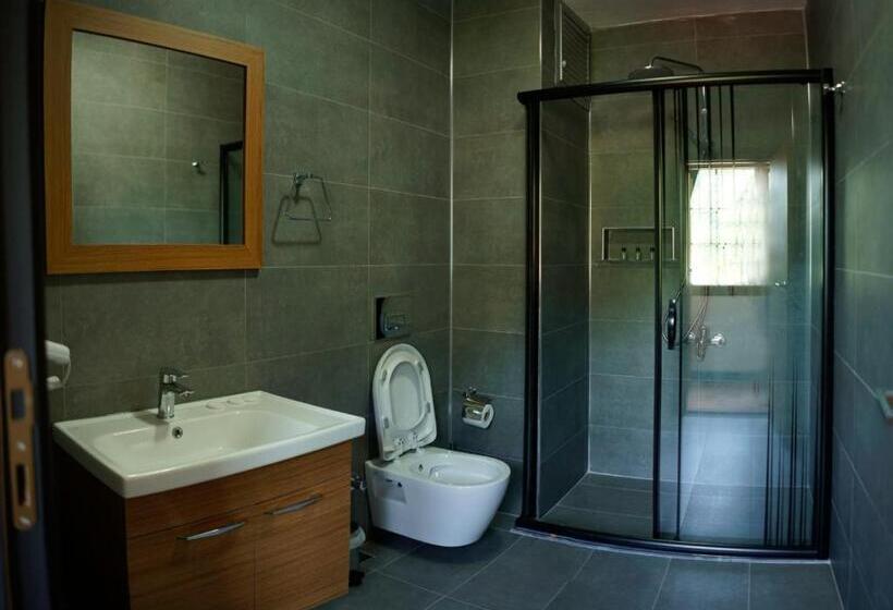 غرفة قياسية ثلاثية, Didi Butik Otel