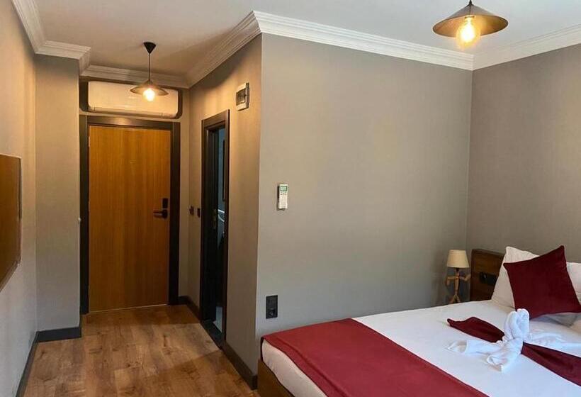 غرفة قياسية ثلاثية, Didi Butik Otel