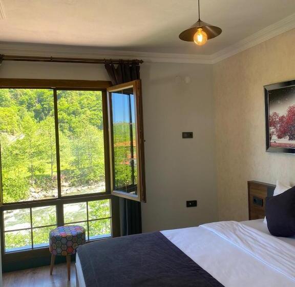 غرفة قياسية ثلاثية, Didi Butik Otel