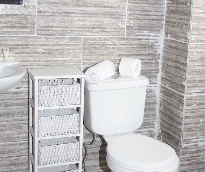 חדר בסיסי לשלושה, Sonetto