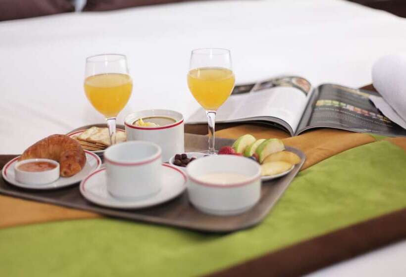 חדר בסיסי לשלושה, Sonetto